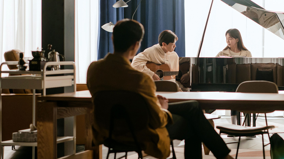 "Soundtrack 2" es una secuela de "Soundtrack 1". "Soundtrack 2" es una secuela de "Soundtrack 1".