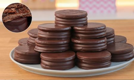 Comienza la batalla alfajorera en la feria del alfajor del Mar del Plata.