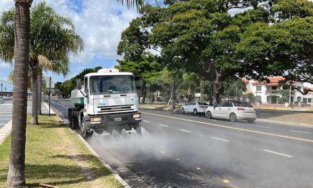 Este domingo, a las 8, comenzaron los trabajos de limpieza después de los festejos navideños. Este domingo, a las 8, comenzaron los trabajos de limpieza después de los festejos navideños.