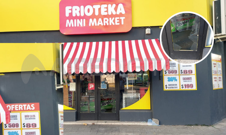 Inseguridad en Santa Fe. Esta madrugada un delincuente rompió la vidriera y entró a robar al mini market Frioteka ubicado en 25 de mayo y Obispo Gelabert. Inseguridad en Santa Fe. Esta madrugada un delincuente rompió la vidriera y entró a robar al mini market Frioteka ubicado en 25 de mayo y Obispo Gelabert.
