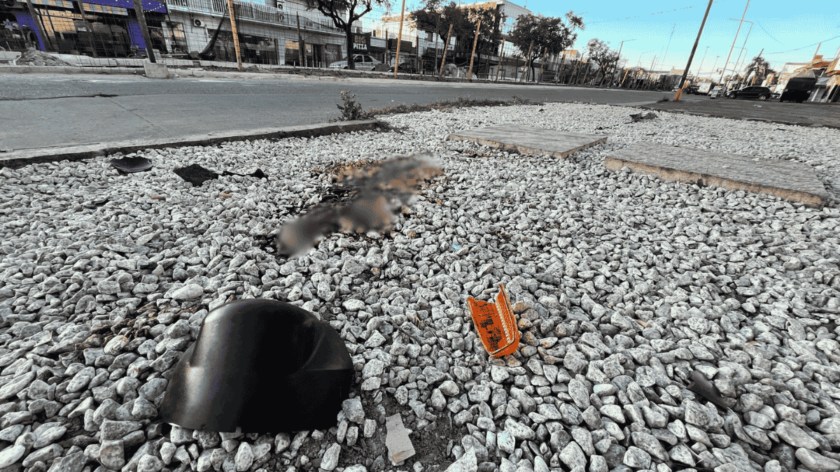 Los rastros del accidente en el lugar donde terminó falleciendo el motociclista, en Santa Fe Los rastros del accidente en el lugar donde terminó falleciendo el motociclista, en Santa Fe