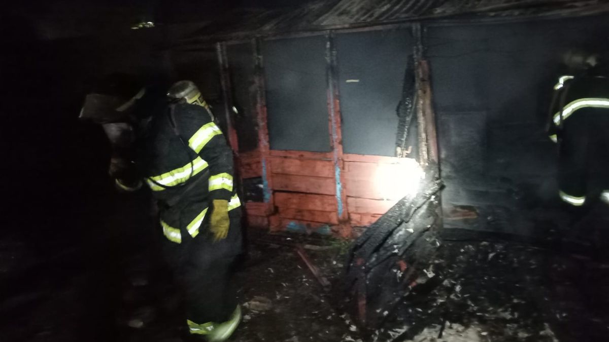 El fuego consumió por completo una casa ubicada en calle Catamarca al 1800 en la localidad de Vera.