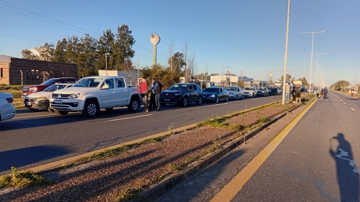 El accidente ocurrió pasadas las 17 horas y hasta el momento, el tránsito en la Ruta 19 permanece cortado en ambas manos. El accidente ocurrió pasadas las 17 horas y hasta el momento, el tránsito en la Ruta 19 permanece cortado en ambas manos.