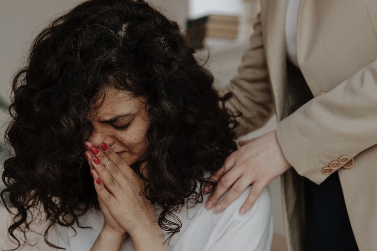 Soñar con alguien con quién ya no hablas: el significado oculto