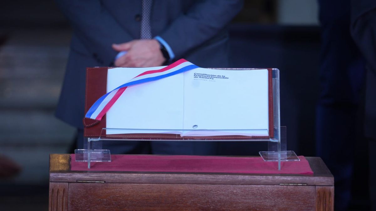 Tras la sanción de la nueva Constitución de Santa Fe