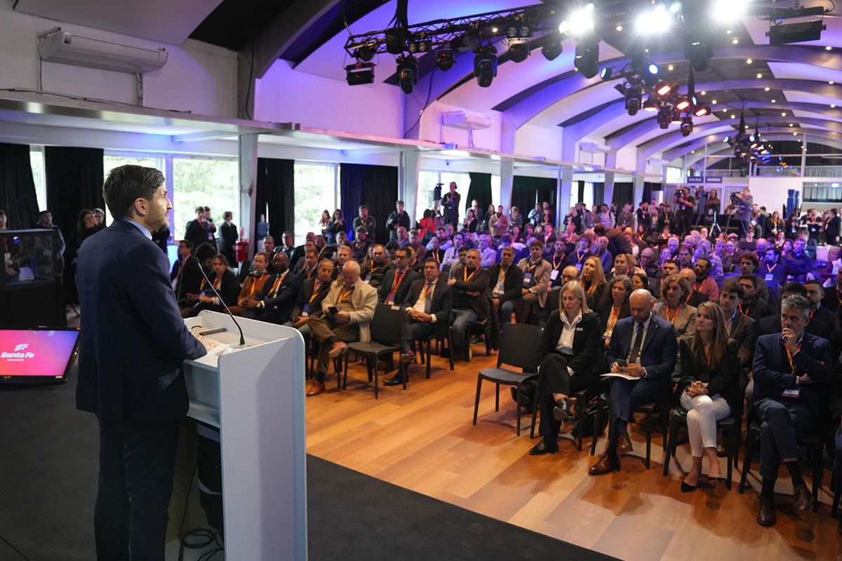 El gobernador Maximiliano Pullaro reclamó un acuerdo político amplio para dar previsibilidad a la economía argentina. El gobernador Maximiliano Pullaro reclamó un acuerdo político amplio para dar previsibilidad a la economía argentina.