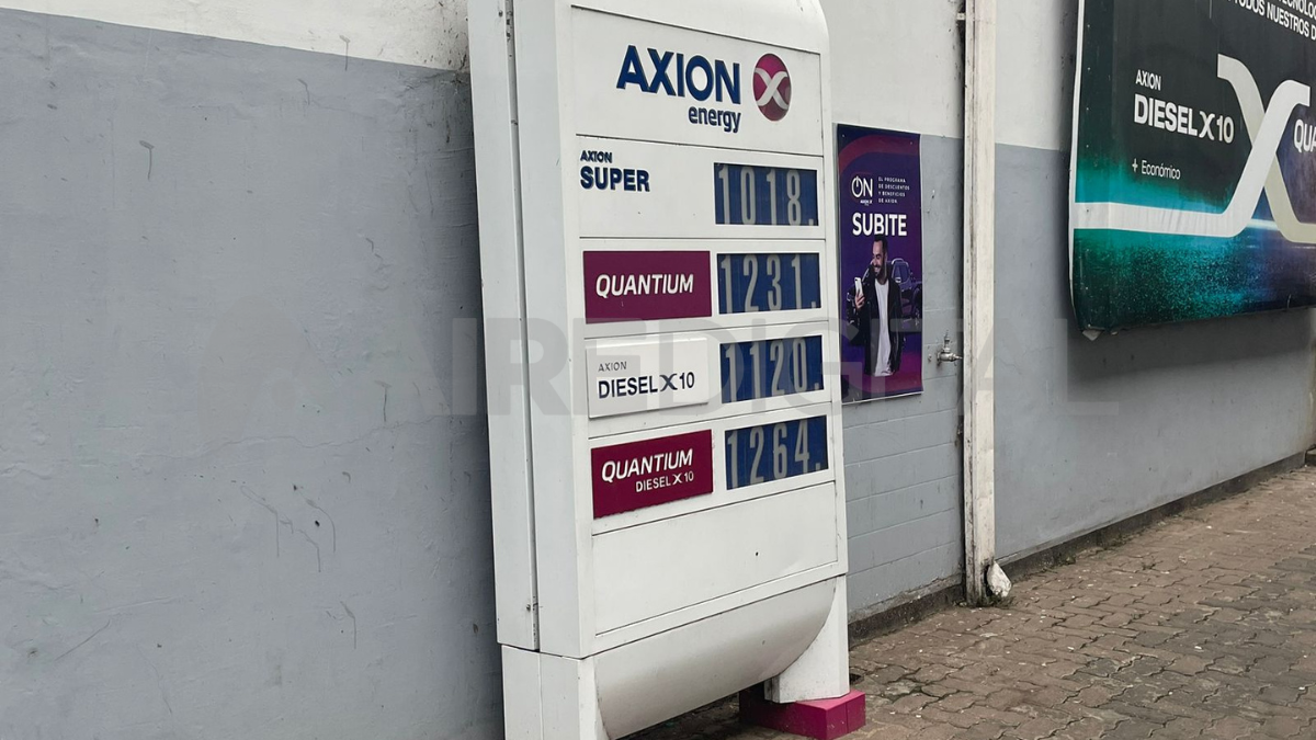 El aumento de la nafta en la ciudad de Santa Fe se reflejó en la pizarra de las estaciones Axion. El aumento de la nafta en la ciudad de Santa Fe se reflejó en la pizarra de las estaciones Axion.