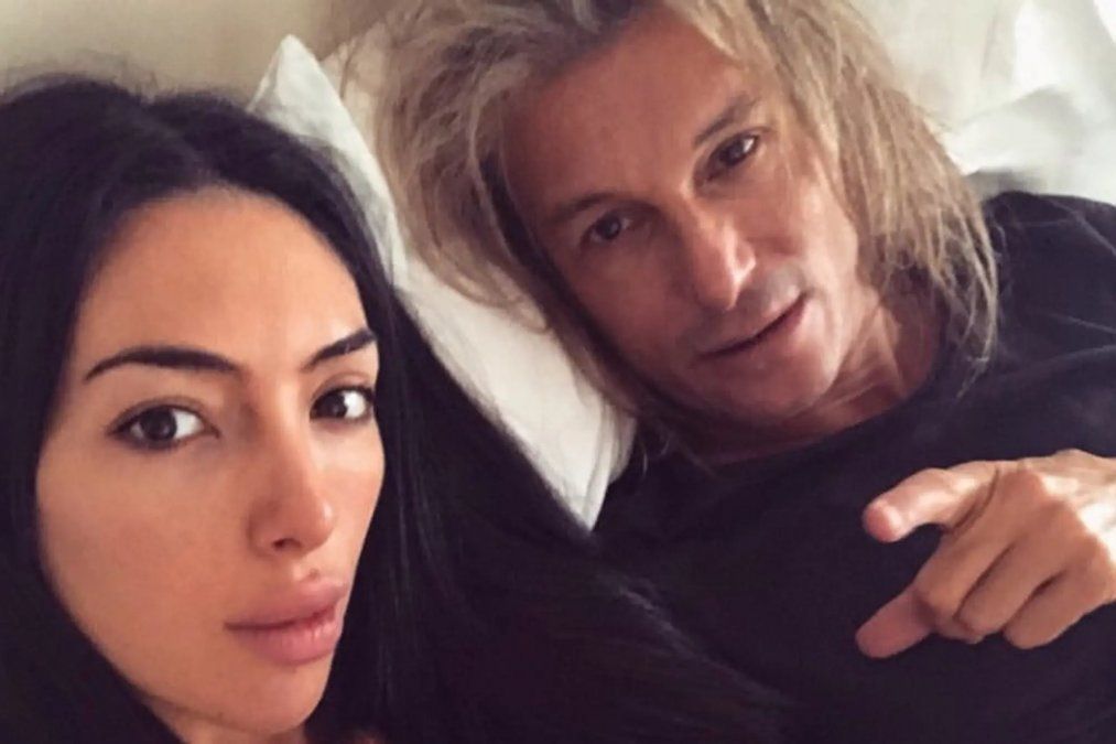 Claudio Caniggia, ex esposo de Mariana Nannis, junto a su actual pareja Sofía Bonelli. 