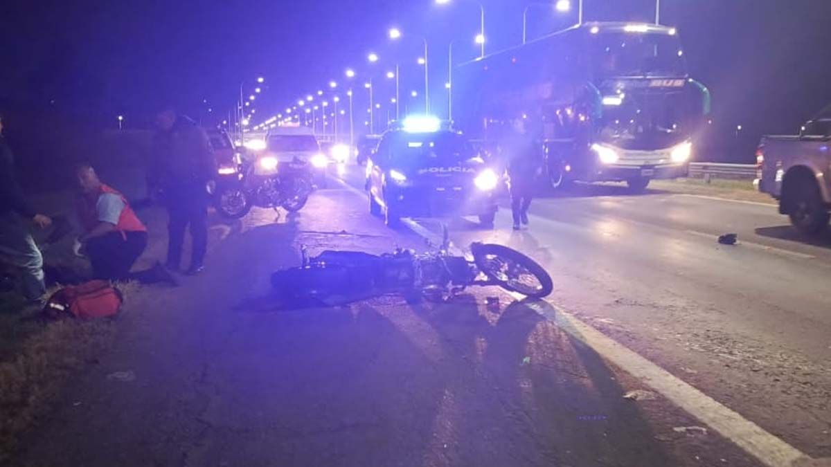 Un accidente de tránsito en la autopista Rosario - Santa Fe dejó dos heridos de gravedad.