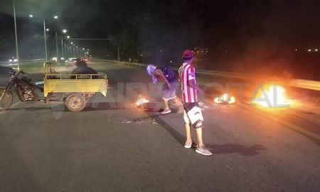 Violento piquete en el acceso a la autopista Santa Fe- Rosario Violento piquete en el acceso a la autopista Santa Fe- Rosario