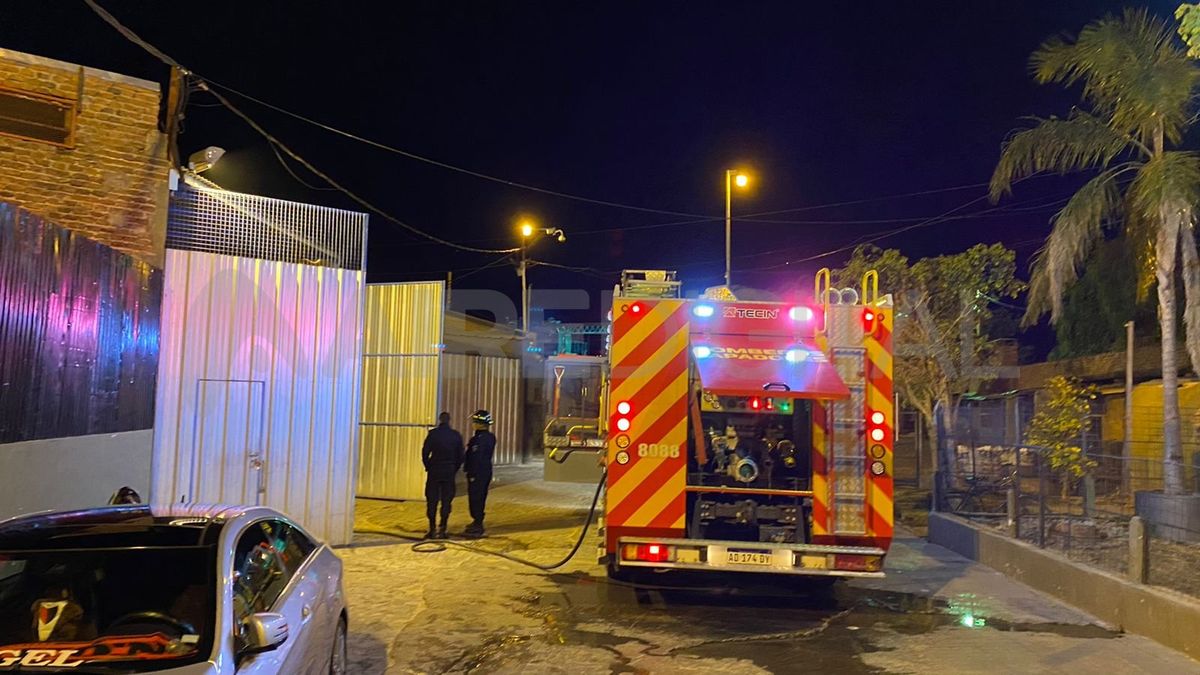 Los Bomberos Zapadores lograron controlar el incendio que no afectó las instalaciones del predio ubicado en barrio Barranquitas.