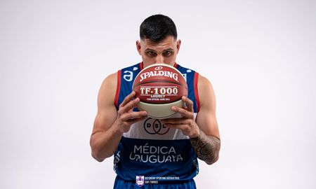 Alessio, de último paso por Riachuelo de La Rioja (9.0 puntos, 3.7 rebotes en 17.8 minutos), era uno de los pivotes más pretendidos del mercado de pases y decidió regresar al club santafesino, donde estuvo como juvenil en la temporada 2005-2006 en la extinta Liga B. Alessio, de último paso por Riachuelo de La Rioja (9.0 puntos, 3.7 rebotes en 17.8 minutos), era uno de los pivotes más pretendidos del mercado de pases y decidió regresar al club santafesino, donde estuvo como juvenil en la temporada 2005-2006 en la extinta Liga B.