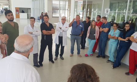 Médicos y profesionales de la Salud nucleados en Amra en el Hospital Roque Sáenz Peña de Rosario. Médicos y profesionales de la Salud nucleados en Amra en el Hospital Roque Sáenz Peña de Rosario.