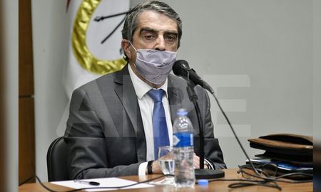 Luego de que se detuviera y procesara a dos fiscales del Ministerio Público de la Acusación, la investigación sobre una red de juego clandestino que funciona en el sur de la provincia de Santa Fe señaló al senador por el departamento San Lorenzo, Armando Traferri como uno de los eslabones más altos de la organización criminal. Luego de que se detuviera y procesara a dos fiscales del Ministerio Público de la Acusación, la investigación sobre una red de juego clandestino que funciona en el sur de la provincia de Santa Fe señaló al senador por el departamento San Lorenzo, Armando Traferri como uno de los eslabones más altos de la organización criminal.