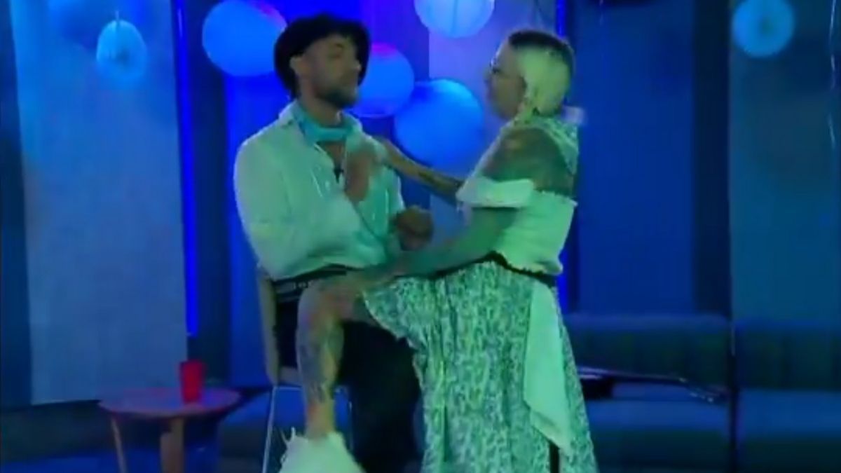 La fiesta patria en Gran Hermano dejó una escena viral entre Katia y Santiago.