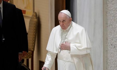 El Papa Francisco seguirá internado varios días. El Papa Francisco seguirá internado varios días.
