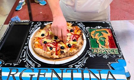 Un maestro pizzero salteño reveló detalles de la pizza argentina y la italiana. ¿Cuál es la diferencia? Un maestro pizzero salteño reveló detalles de la pizza argentina y la italiana. ¿Cuál es la diferencia?
