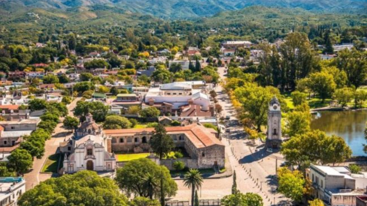 Escapada a una ciudad de Córdoba con paisajes naturales y una historia sorprendente