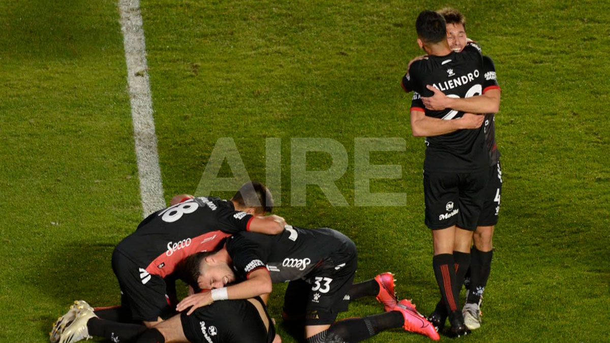 Quiénes metieron los goles de Cólon de Santa Fe a Racing en la final de la Copa de la Liga.