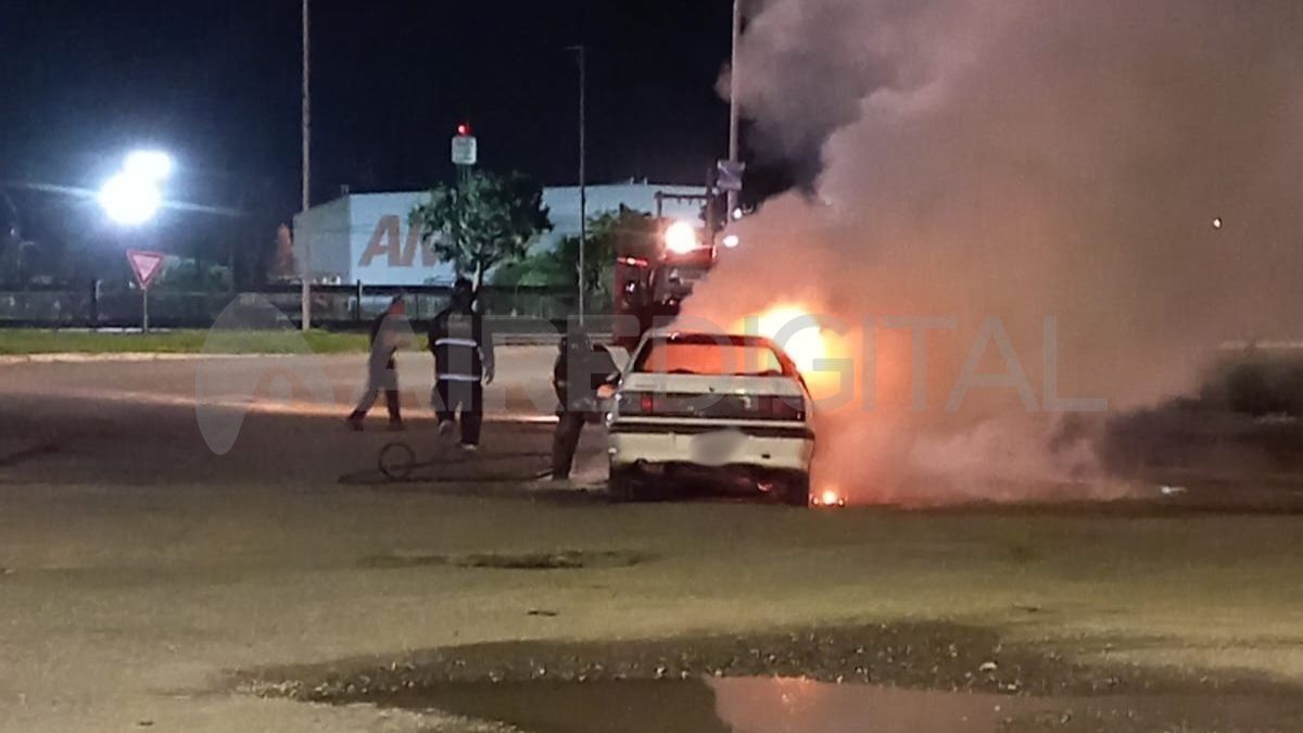 Se incendió un auto en el peaje Santo Tomé 