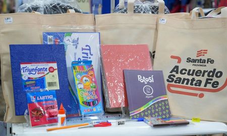 El contenido del kit, por $ 32.500, incluye una mochila y más de 20 artículos escolares. El contenido del kit, por $ 32.500, incluye una mochila y más de 20 artículos escolares.
