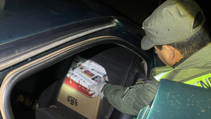 Embistieron un control de Gendarmería para escapar: llevaban 5 mil paquetes de cigarrillos y un arma