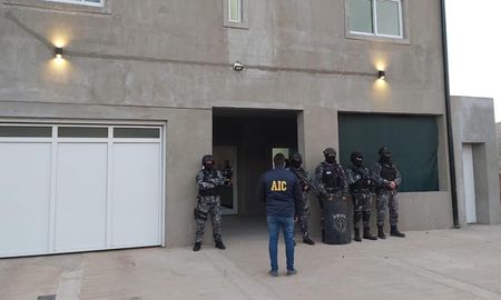 Los allanamientos fueron realizados en dos viviendas de Santo Tomé Los allanamientos fueron realizados en dos viviendas de Santo Tomé