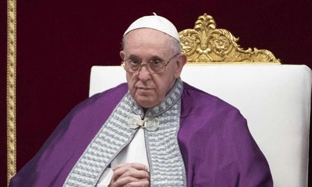 Me gustaría rezar por todas las personas que sufren un juicio injusto a causa de la persecución, dijo Francisco. Me gustaría rezar por todas las personas que sufren un juicio injusto a causa de la persecución, dijo Francisco.