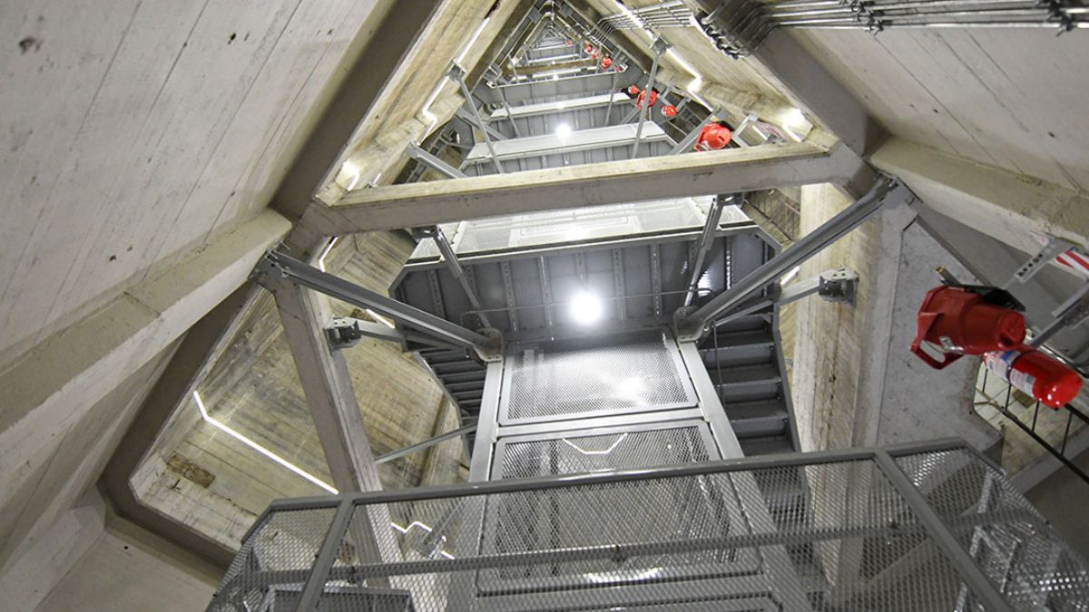 La instalación del moderno sistema de ascensor reemplazó las antiguas escaleras técnicas, permitiendo que turistas de todas las edades alcancen los 65 metros de altura.