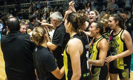 El equipo femenino de básquet de El Talar sufrió un episodio de acoso en Rosario. El equipo femenino de básquet de El Talar sufrió un episodio de acoso en Rosario.