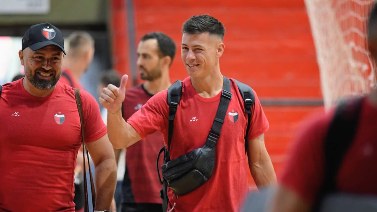 El plantel de Colón en la llegada al estadio.