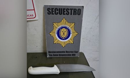 El cuchillo secuestrado tras la denuncia de la víctima. El cuchillo secuestrado tras la denuncia de la víctima.