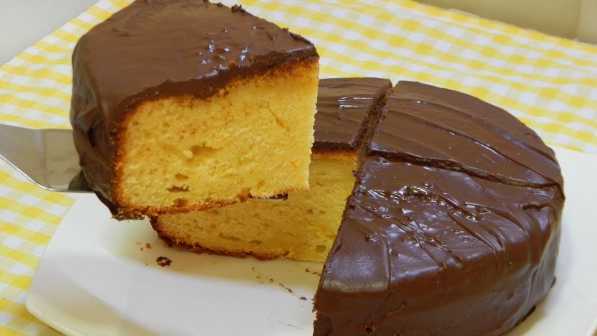 El bizcochuelo de naranja y chocolate es una opción deliciosa para preparar en casa y disfrutar en la merienda. El bizcochuelo de naranja y chocolate es una opción deliciosa para preparar en casa y disfrutar en la merienda.