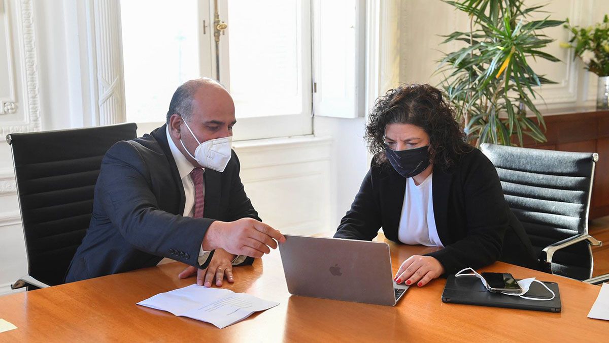 El jefe de Gabinete de la Nación, Juan Manzur, y la ministra de Salud, Carla Vizzotti, flexibilizaron esta semana las medidas sanitarias de la pandemia.