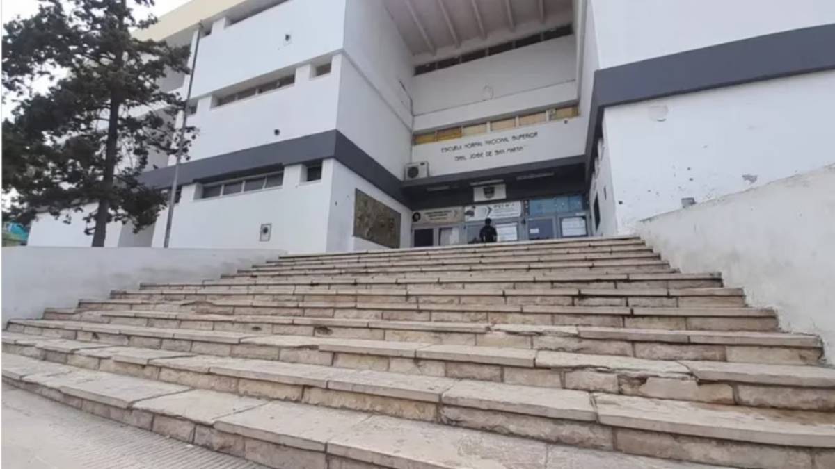 Hay paro docente en la provincia de Neuquén a raíz del brutal ataque. Hay paro docente en la provincia de Neuquén a raíz del brutal ataque.