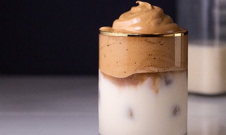 Aprendé a preparar esta receta en casa con pocos ingredientes y en apenas unos minutos, que se volvió viral por su espuma cremosa. Aprendé a preparar esta receta en casa con pocos ingredientes y en apenas unos minutos, que se volvió viral por su espuma cremosa.