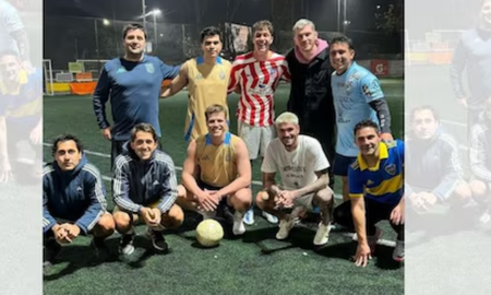 El futbolista sigue aprovechando sus días de vacaciones y antes de volver a los entrenamientos con el Atlético de Madrid disfrutó su tiempo libre para jugar un picado con amigos. El futbolista sigue aprovechando sus días de vacaciones y antes de volver a los entrenamientos con el Atlético de Madrid disfrutó su tiempo libre para jugar un picado con amigos.