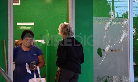 Así quedó la sucursal del Nuevo Banco Santa Fe en Granadero Baigorria, Rosario, tras la balacera del martes a la noche. Así quedó la sucursal del Nuevo Banco Santa Fe en Granadero Baigorria, Rosario, tras la balacera del martes a la noche.