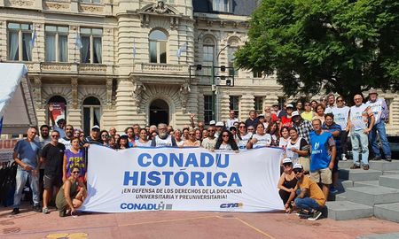 Participaron congresales y representantes de la docencia de 27 Universidades Nacionales. Participaron congresales y representantes de la docencia de 27 Universidades Nacionales.