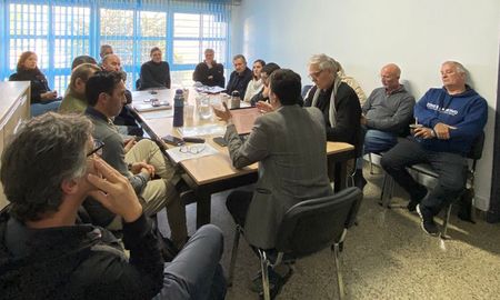 A horas del cierre del plazo para la inscripción de alianzas partidarias, el PJ de Santa Fe sigue bajo un manto de incertidumbre. A horas del cierre del plazo para la inscripción de alianzas partidarias, el PJ de Santa Fe sigue bajo un manto de incertidumbre.