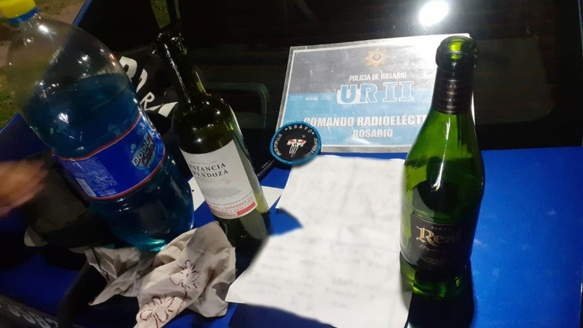 Tres adolescentes fueron detenidos tras lanzar una molotov a un colectivo y una nota de amenaza al ministro de Seguridad.&nbsp;