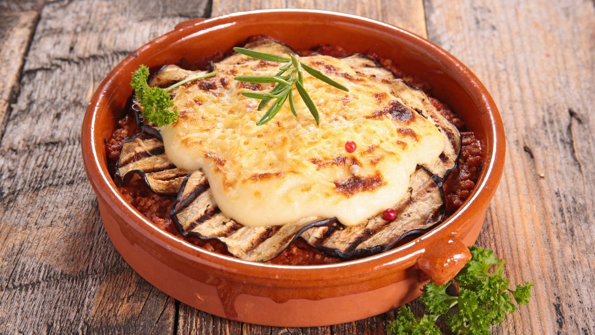La receta para moussaka de berenjenas con carne picada
