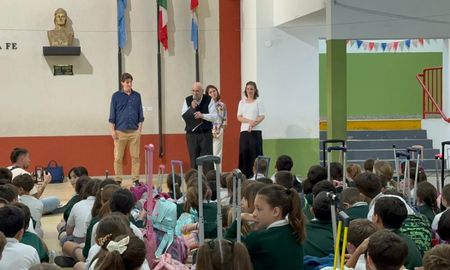 La campaña Esta Navidad, regalá una Nochebuena sigue creciendo y la Dante Alighieri se suma para colaborar. La campaña Esta Navidad, regalá una Nochebuena sigue creciendo y la Dante Alighieri se suma para colaborar.