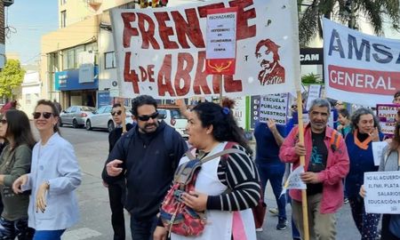 Acercarán a los automovilistas y transeúntes que circulen por la zona un volante que explica el motivo del reclamo. Acercarán a los automovilistas y transeúntes que circulen por la zona un volante que explica el motivo del reclamo.