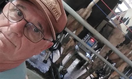 Dante Grangetto tiene 43 años de experiencia en control, monitoreo y planificación de equipos e instalaciones. Dante Grangetto tiene 43 años de experiencia en control, monitoreo y planificación de equipos e instalaciones.