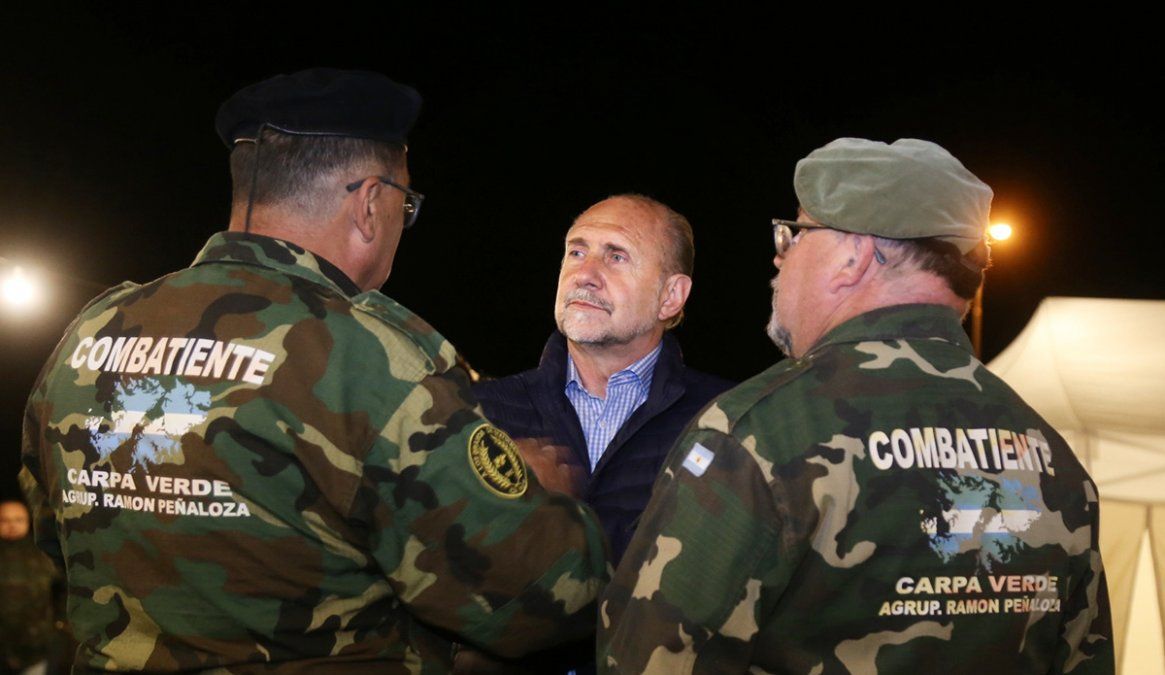 Anoche, el gobernador Perotti participó en Rosario de la vigilia en el Parque Nacional a la Bandera, donde se conmemoró el 40° aniversario de la Guerra de Malvinas.