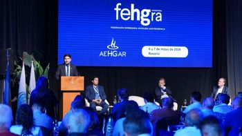 El gobernador de Santa Fe, Maximiliano Pullaro, recibió este miércoles un reconocimiento de la Federación Empresaria Hotelera Gastronómica de la República Argentina (Fehgra)