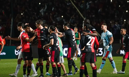 Colón venció 3-1 a Argentinos Juniors y ya piensa en el clásico del próximo domingo ante Unión. Colón venció 3-1 a Argentinos Juniors y ya piensa en el clásico del próximo domingo ante Unión.