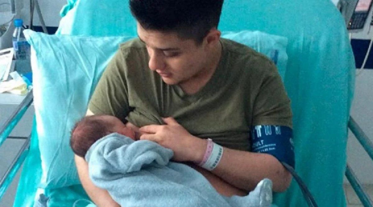 Un joven trans se mostró amamantando: Procreé