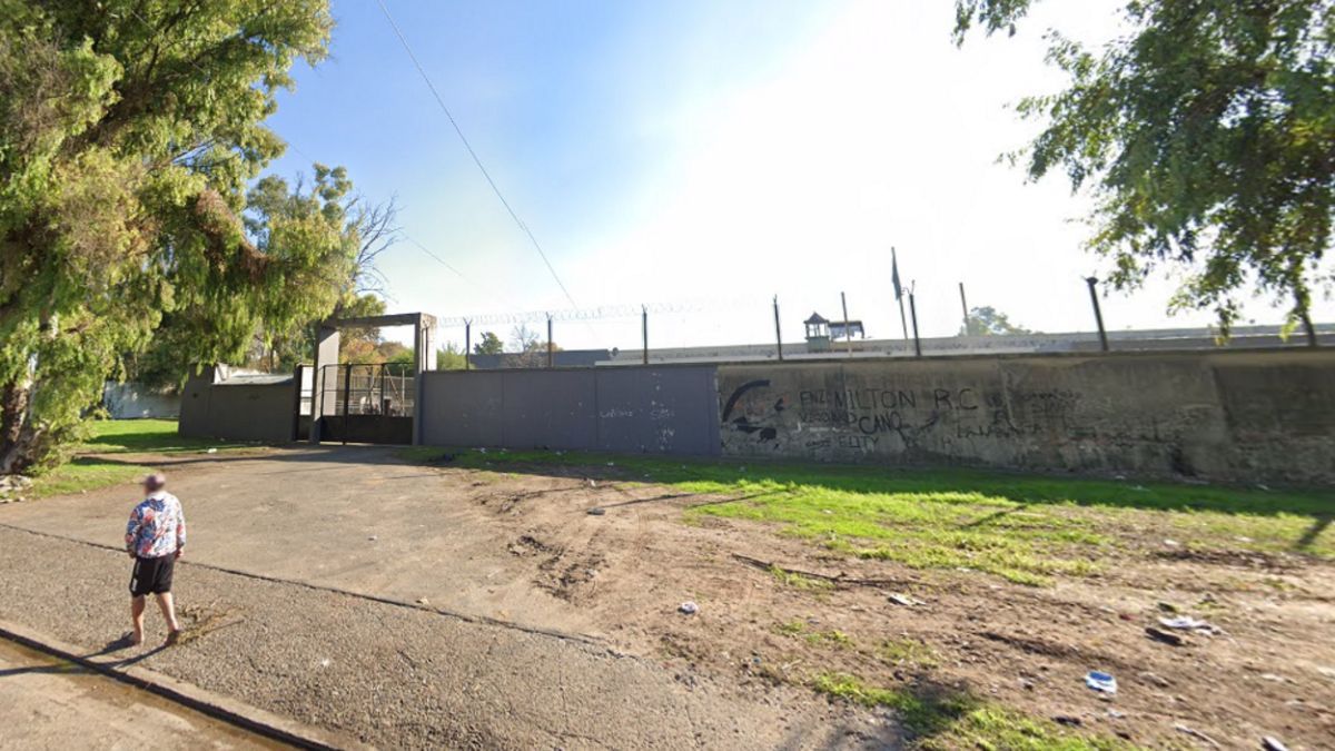 Centro Especializado de Responsabilidad Penal Juvenil en la ciudad de Rosario (ex Instituto de Recuperación del Adolescente de Rosario -IRAR). Centro Especializado de Responsabilidad Penal Juvenil en la ciudad de Rosario (ex Instituto de Recuperación del Adolescente de Rosario -IRAR).